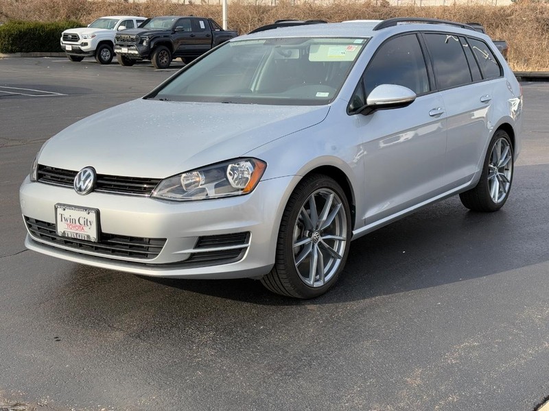 Volkswagen Golf SportWagen Vehicle Image 8