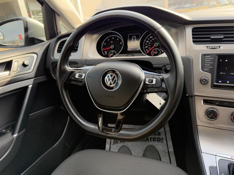 Volkswagen Golf SportWagen Vehicle Image 12