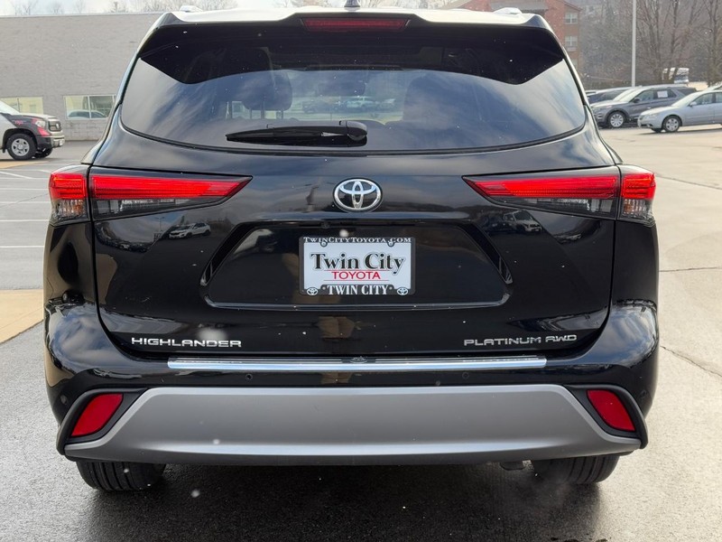 Toyota Highlander Vehicle Image 5