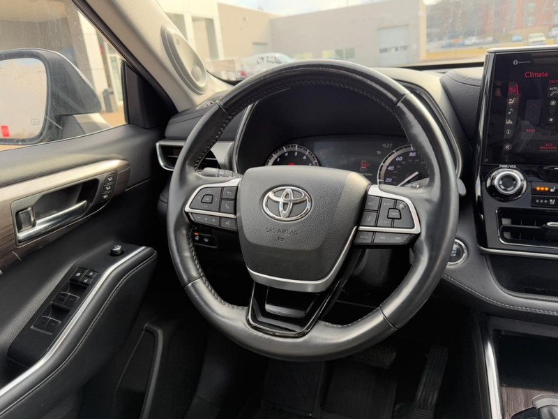 Toyota Highlander Vehicle Image 13