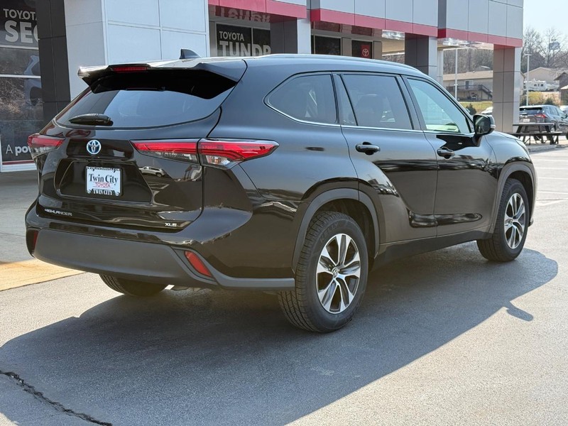 Toyota Highlander Vehicle Image 3