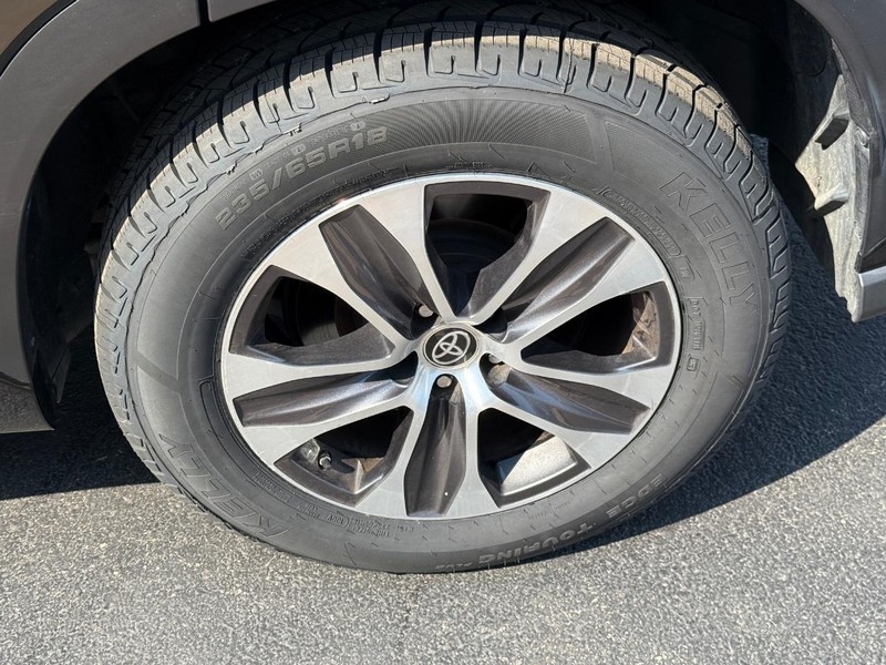 Toyota Highlander Vehicle Image 8