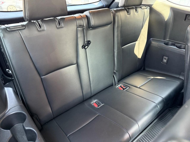 Toyota Highlander Vehicle Image 11
