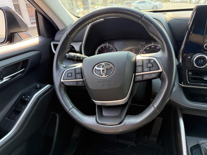 Toyota Highlander Vehicle Image 14