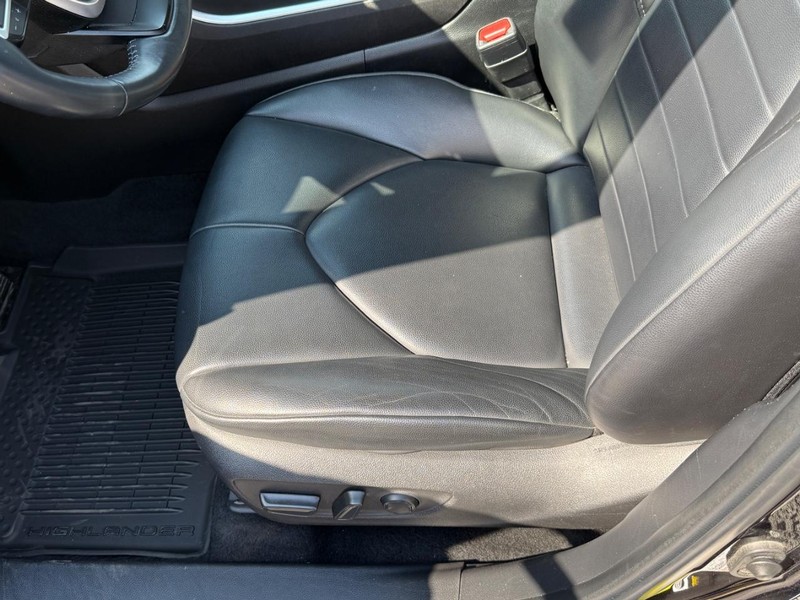 Toyota Highlander Vehicle Image 17