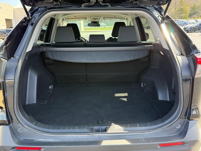 Toyota RAV4 Vehicle Image 4