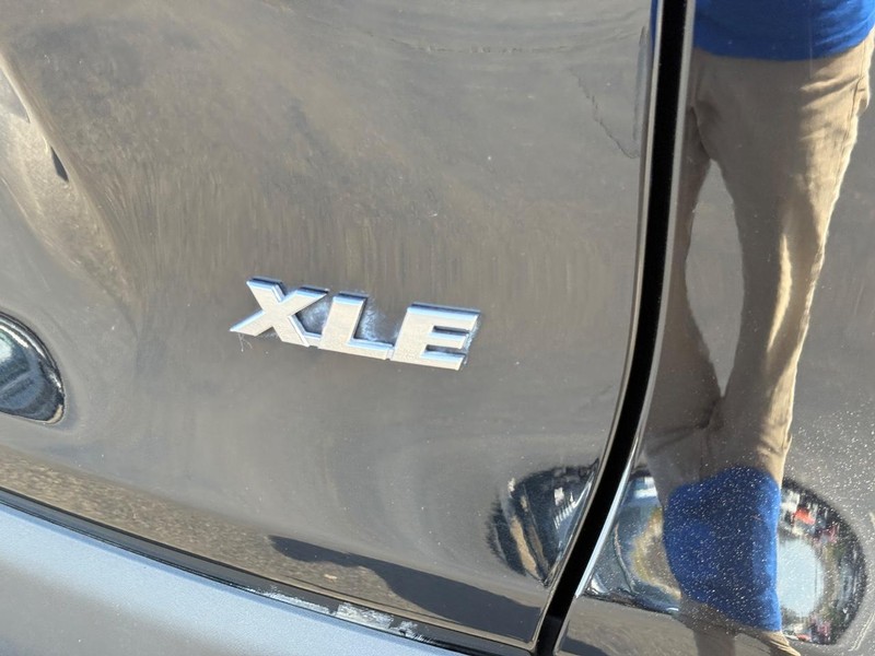 Toyota RAV4 Vehicle Image 6