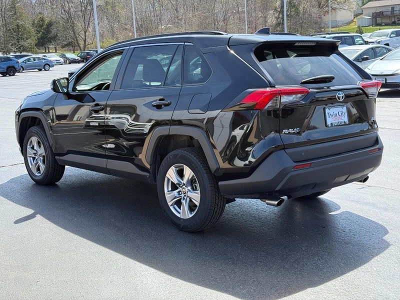 Toyota RAV4 Vehicle Image 7