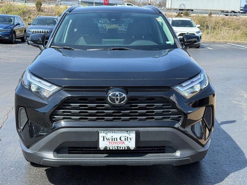 Toyota RAV4 Vehicle Image 10