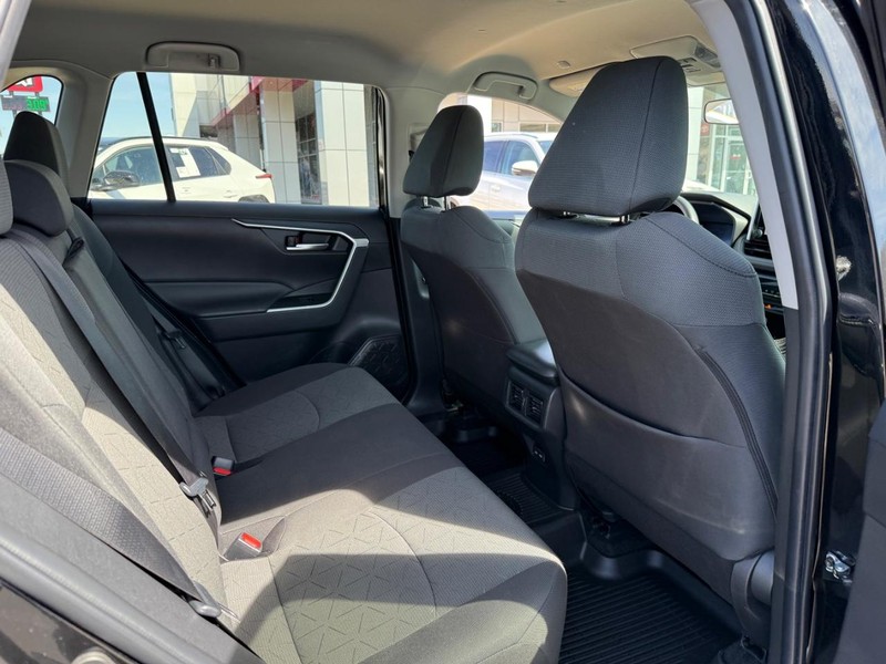 Toyota RAV4 Vehicle Image 11