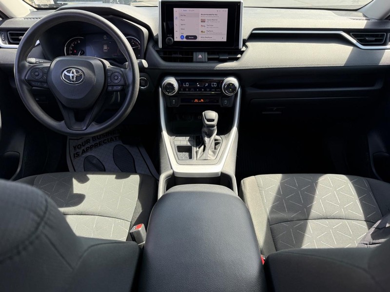 Toyota RAV4 Vehicle Image 12