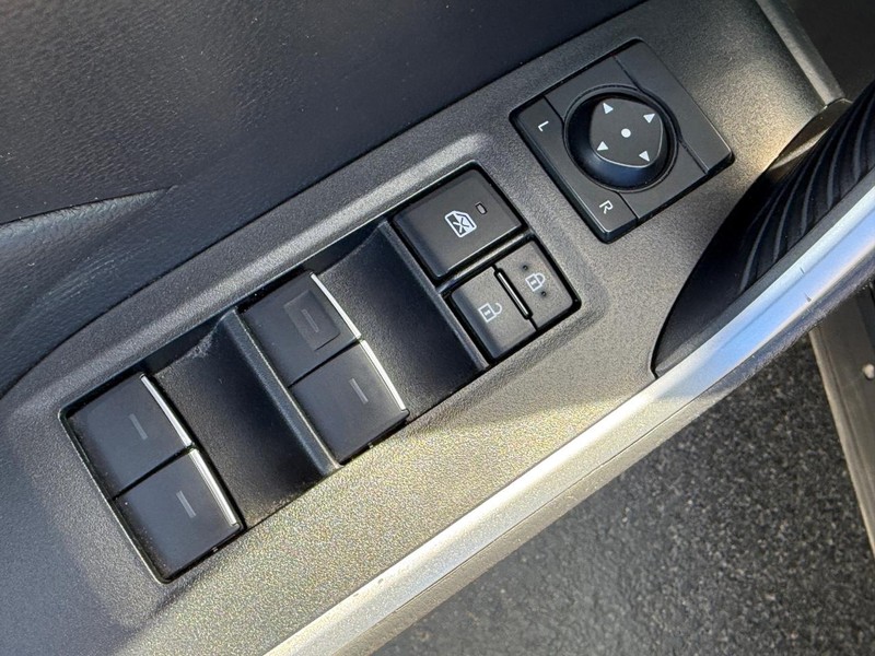 Toyota RAV4 Vehicle Image 16