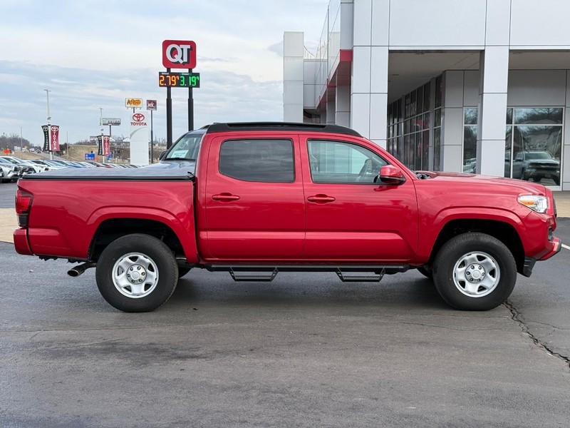 Toyota Tacoma 4WD Vehicle Image 2