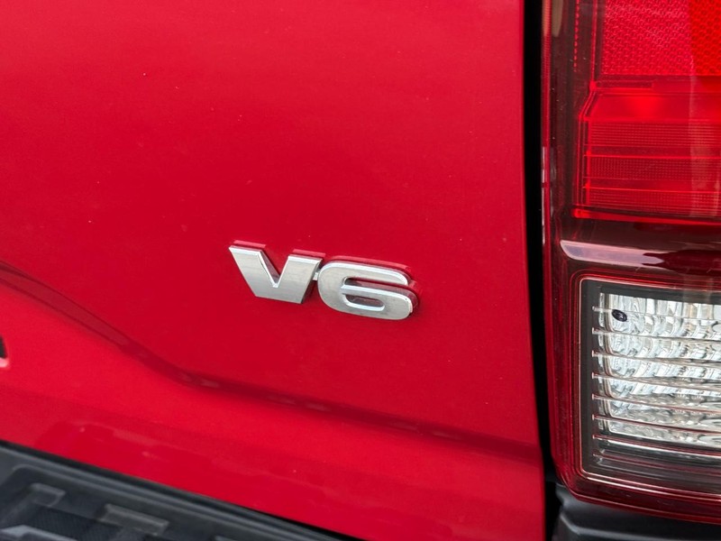 Toyota Tacoma 4WD Vehicle Image 6