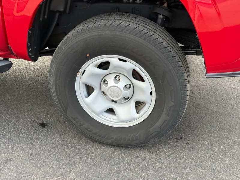 Toyota Tacoma 4WD Vehicle Image 8