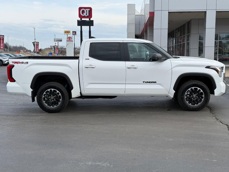 Toyota Tundra 4WD Vehicle Image 2