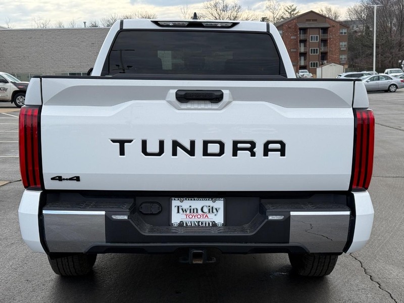 Toyota Tundra 4WD Vehicle Image 5
