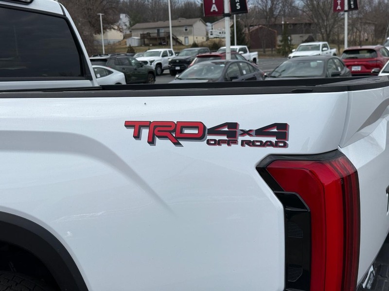 Toyota Tundra 4WD Vehicle Image 7