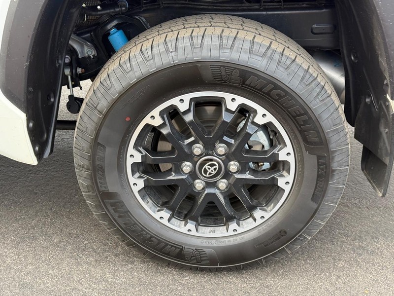 Toyota Tundra 4WD Vehicle Image 8