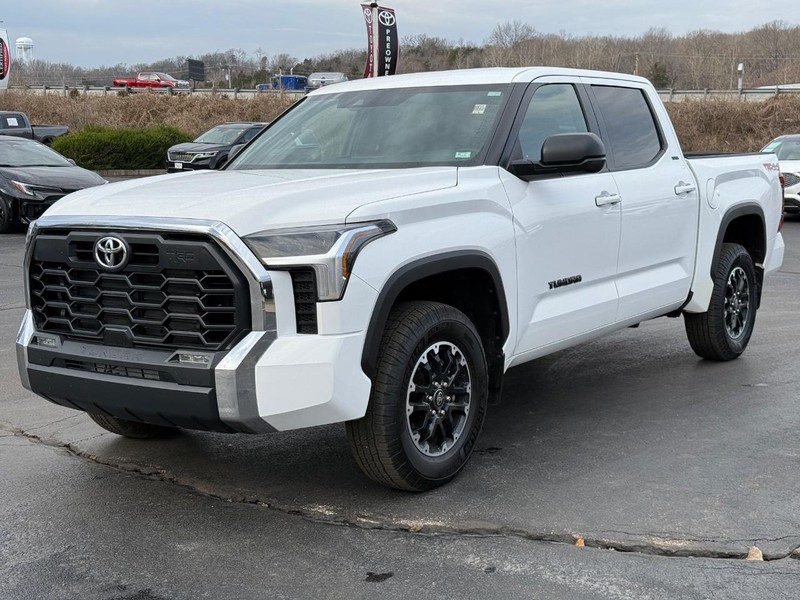Toyota Tundra 4WD Vehicle Image 10