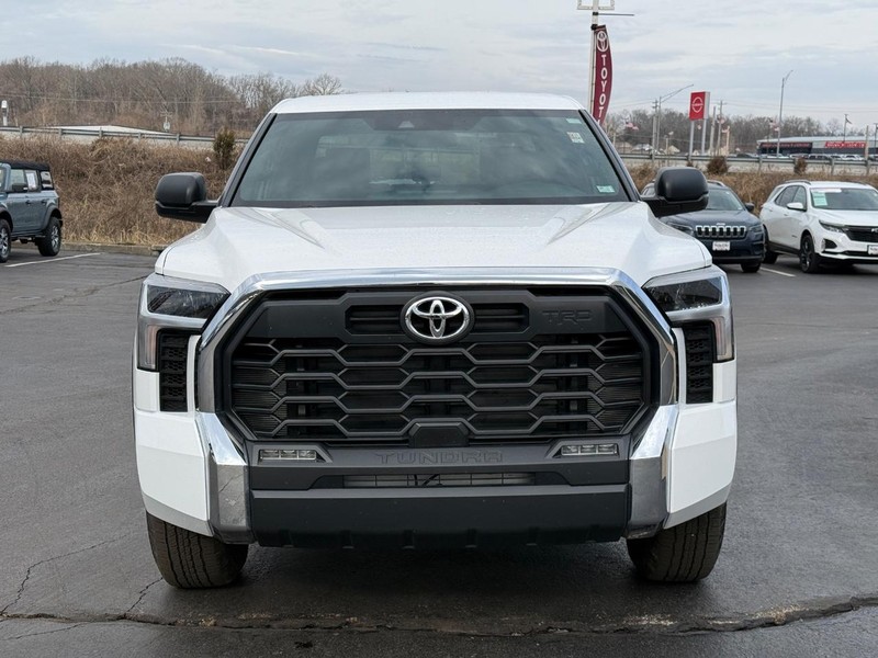 Toyota Tundra 4WD Vehicle Image 11