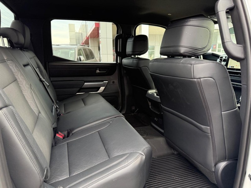 Toyota Tundra 4WD Vehicle Image 12