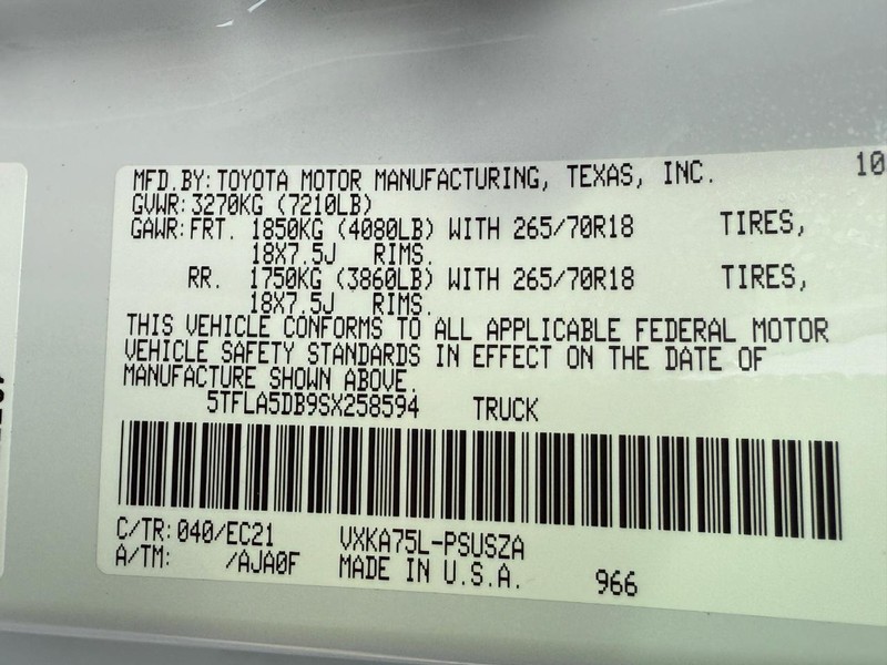 Toyota Tundra 4WD Vehicle Image 25