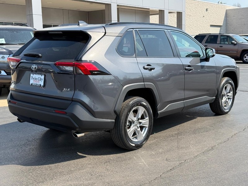 Toyota RAV4 Vehicle Image 3