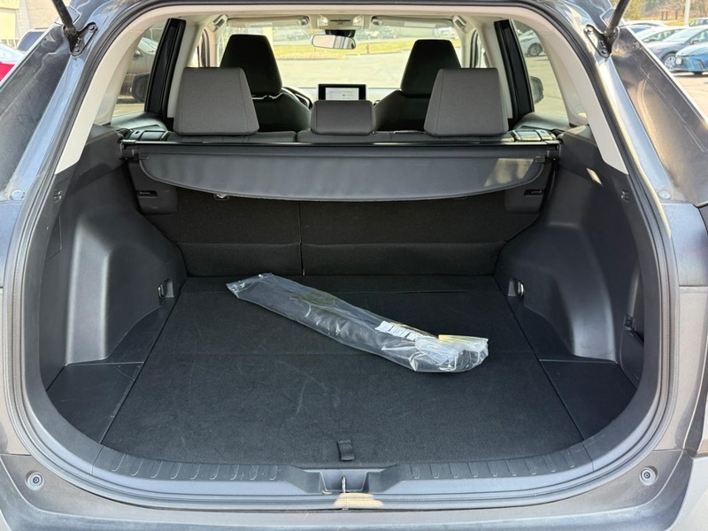 Toyota RAV4 Vehicle Image 4