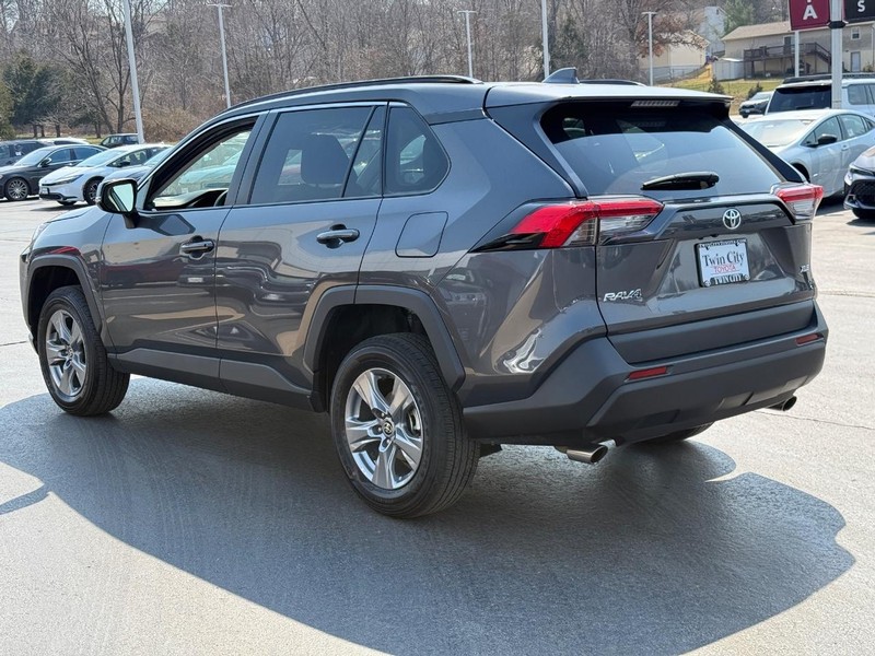 Toyota RAV4 Vehicle Image 7