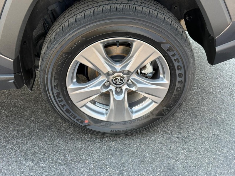 Toyota RAV4 Vehicle Image 8