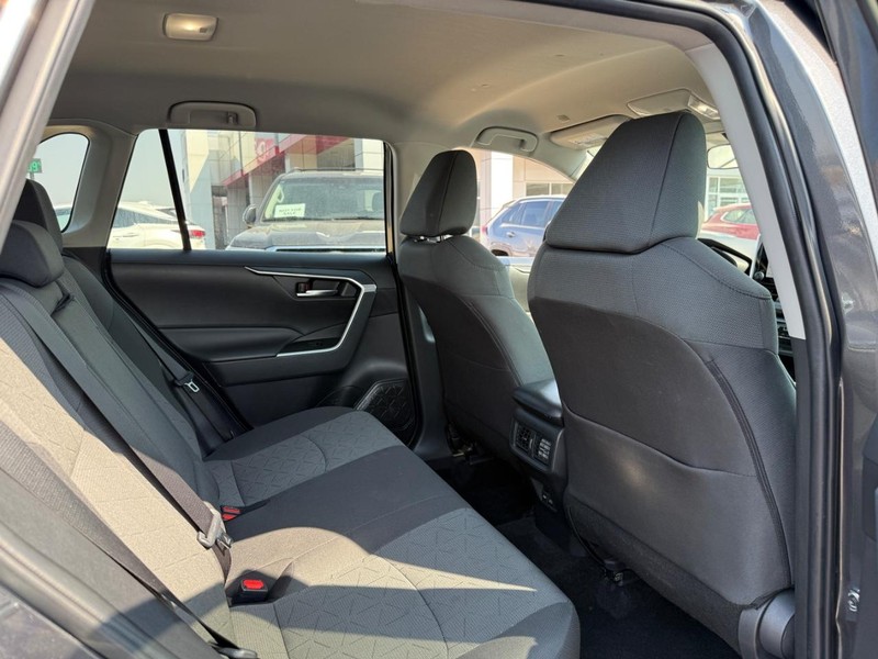 Toyota RAV4 Vehicle Image 11