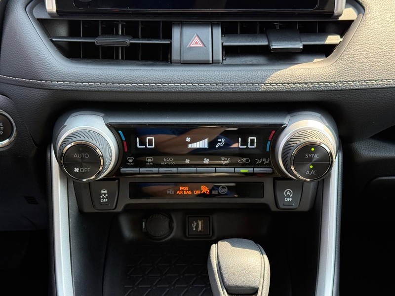 Toyota RAV4 Vehicle Image 15