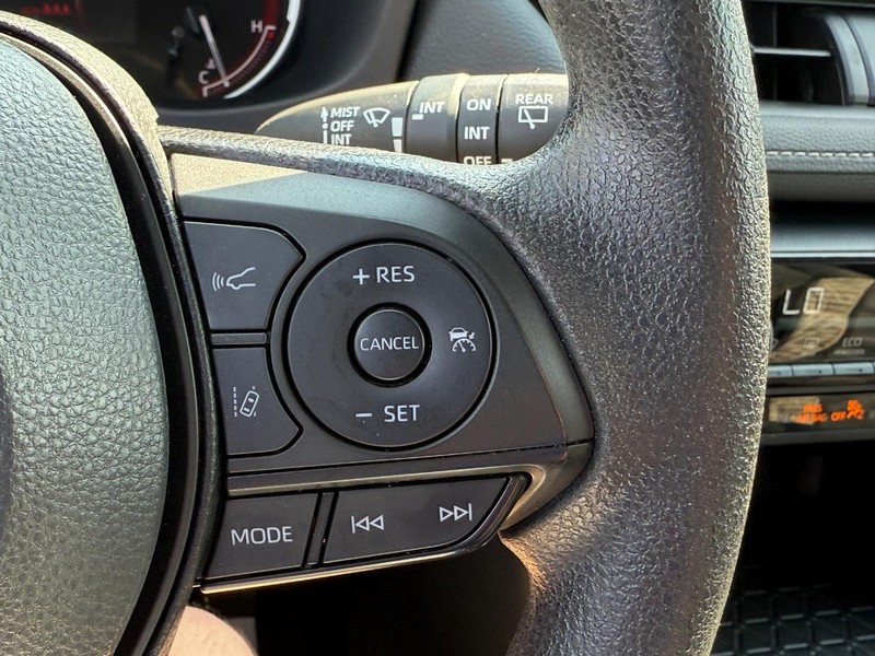 Toyota RAV4 Vehicle Image 19