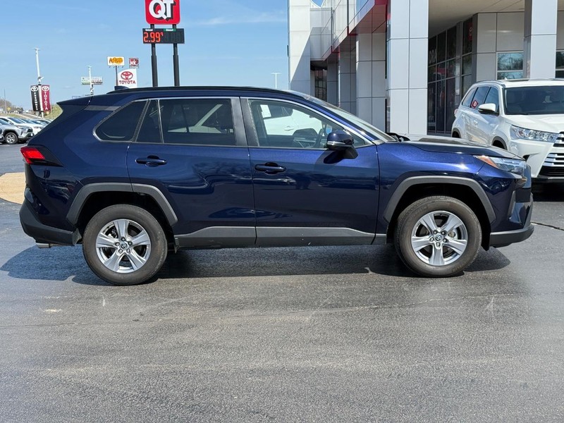 Toyota RAV4 Vehicle Image 2