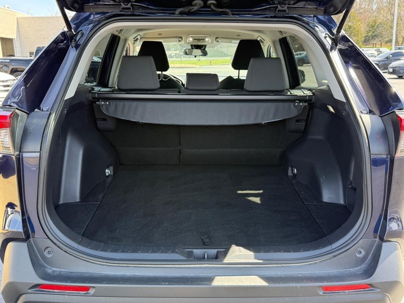 Toyota RAV4 Vehicle Image 4