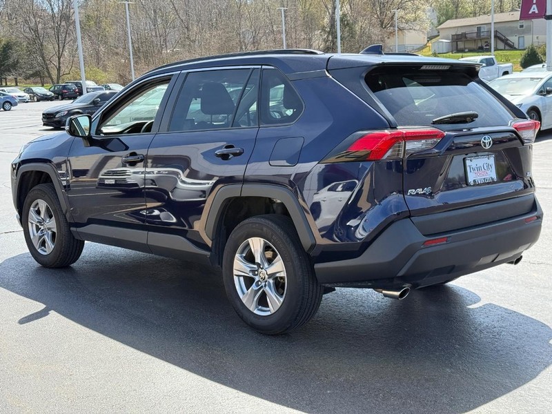 Toyota RAV4 Vehicle Image 6
