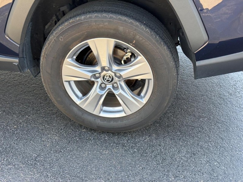 Toyota RAV4 Vehicle Image 7