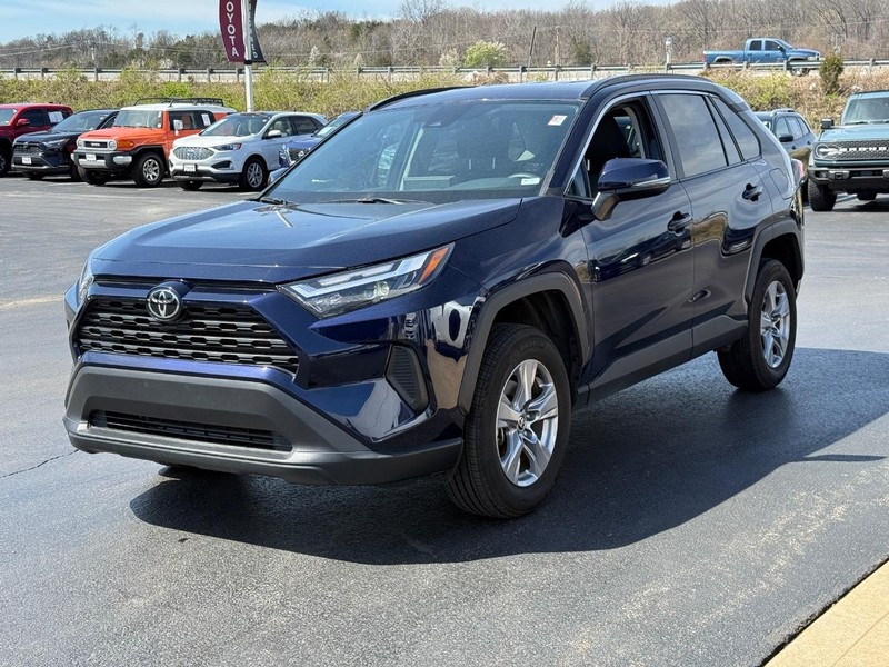 Toyota RAV4 Vehicle Image 8