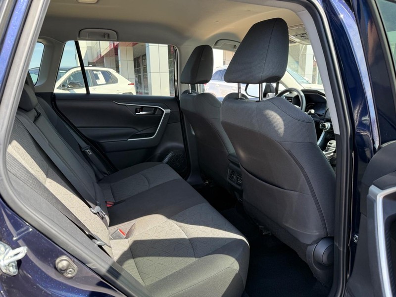 Toyota RAV4 Vehicle Image 10