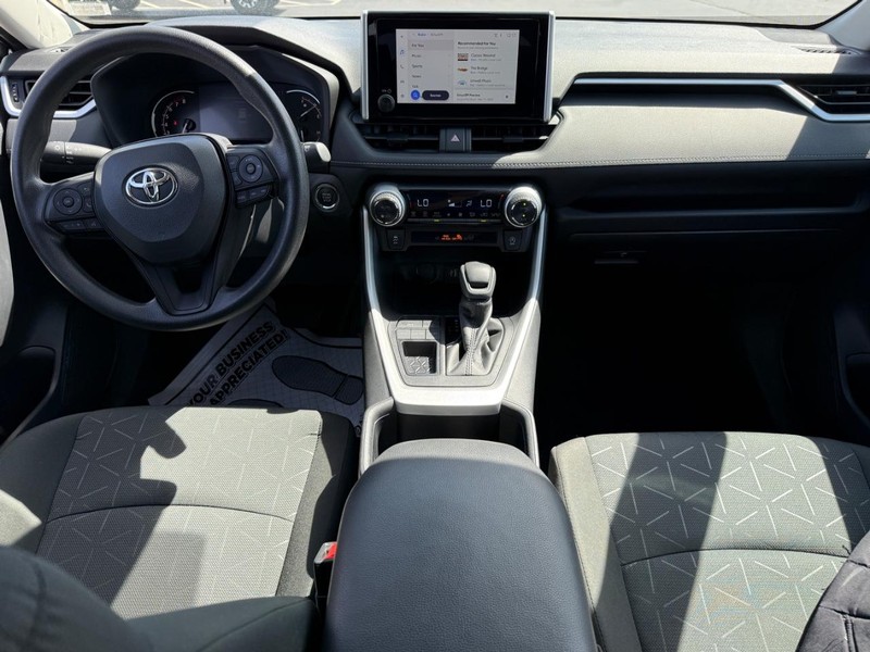 Toyota RAV4 Vehicle Image 11