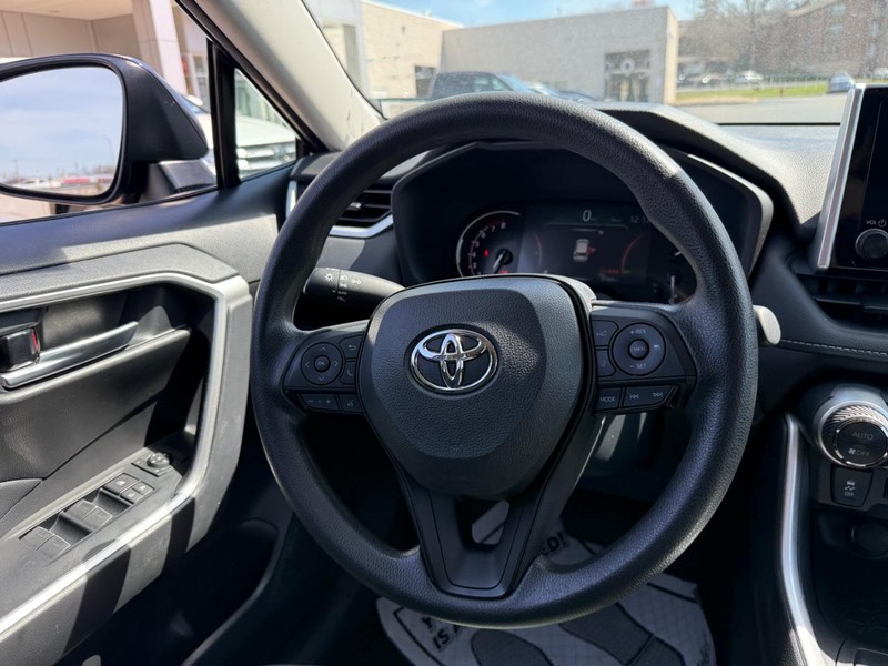 Toyota RAV4 Vehicle Image 12