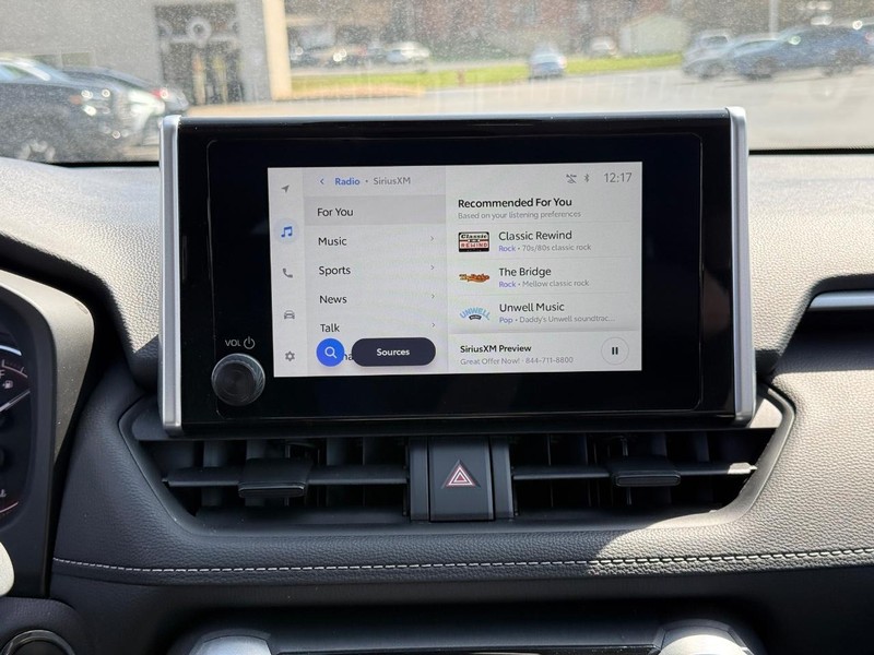 Toyota RAV4 Vehicle Image 13