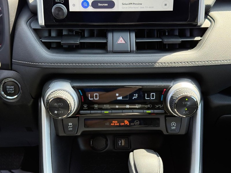 Toyota RAV4 Vehicle Image 14