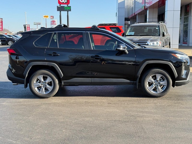 Toyota RAV4 Vehicle Image 2