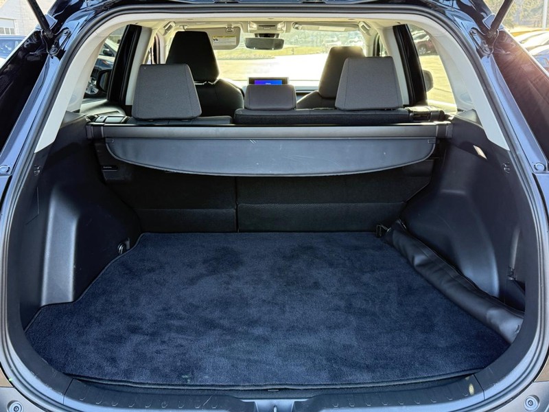 Toyota RAV4 Vehicle Image 4