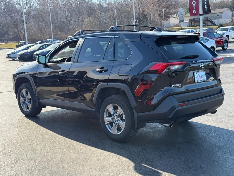 Toyota RAV4 Vehicle Image 7