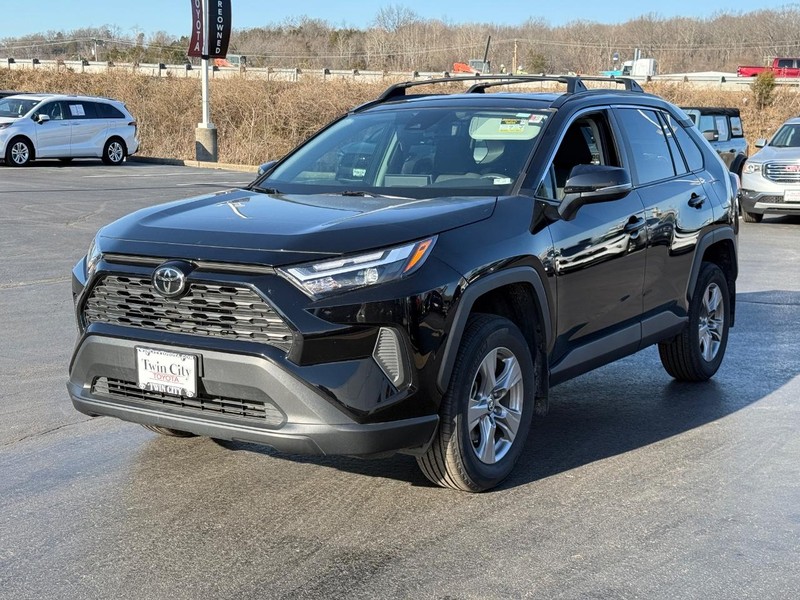 Toyota RAV4 Vehicle Image 9