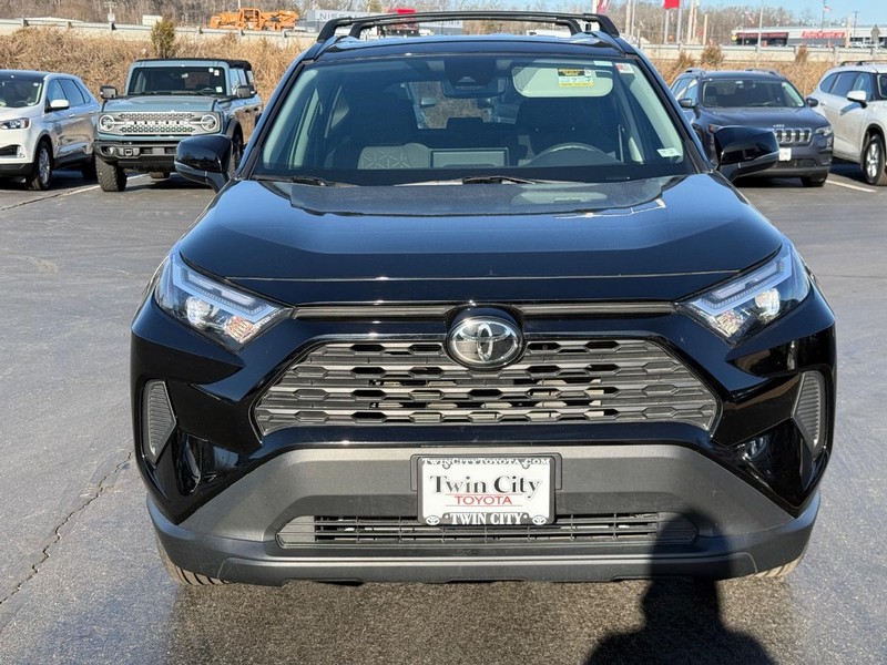 Toyota RAV4 Vehicle Image 10