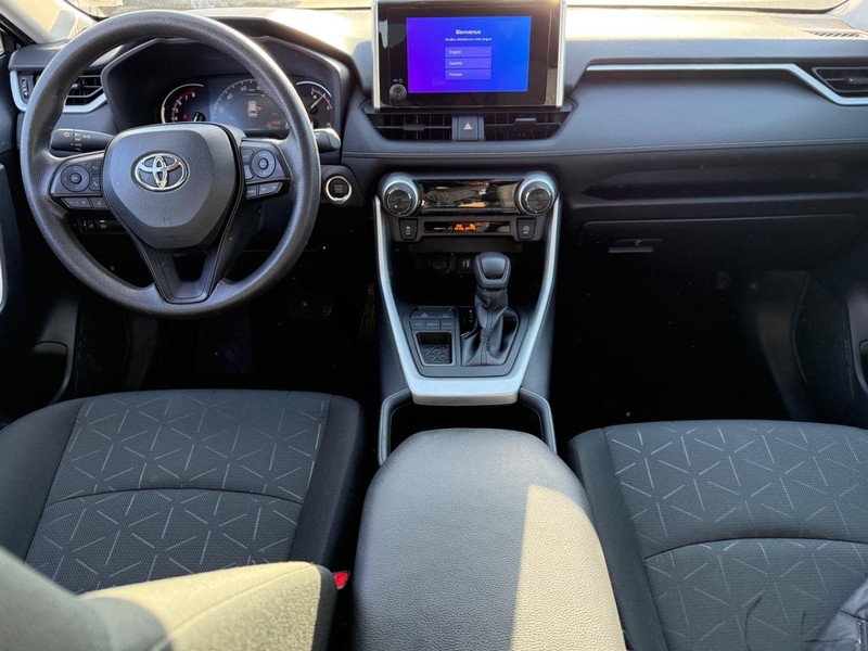 Toyota RAV4 Vehicle Image 12